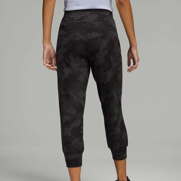 Lululemon Ready to Rulu High-Rise Cropped Jogger- Camo (2022)- Size 6 - Picture 3 of 15